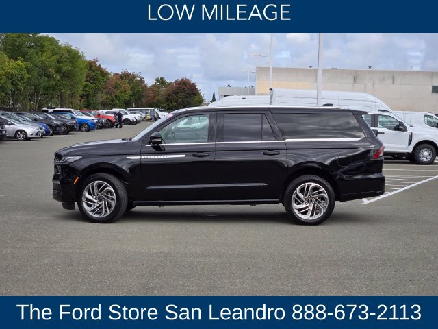 Used 2025 Lincoln Navigator L Reserve AWD/4WD image 3