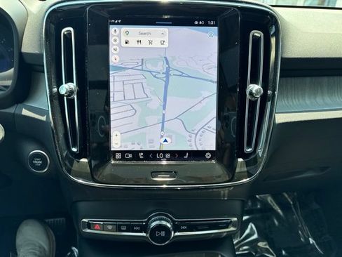 Certified 2025 Volvo XC40 B5 Plus AWD/4WD image 24