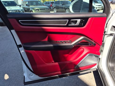Used 2019 Porsche Cayenne Turbo AWD/4WD image 12