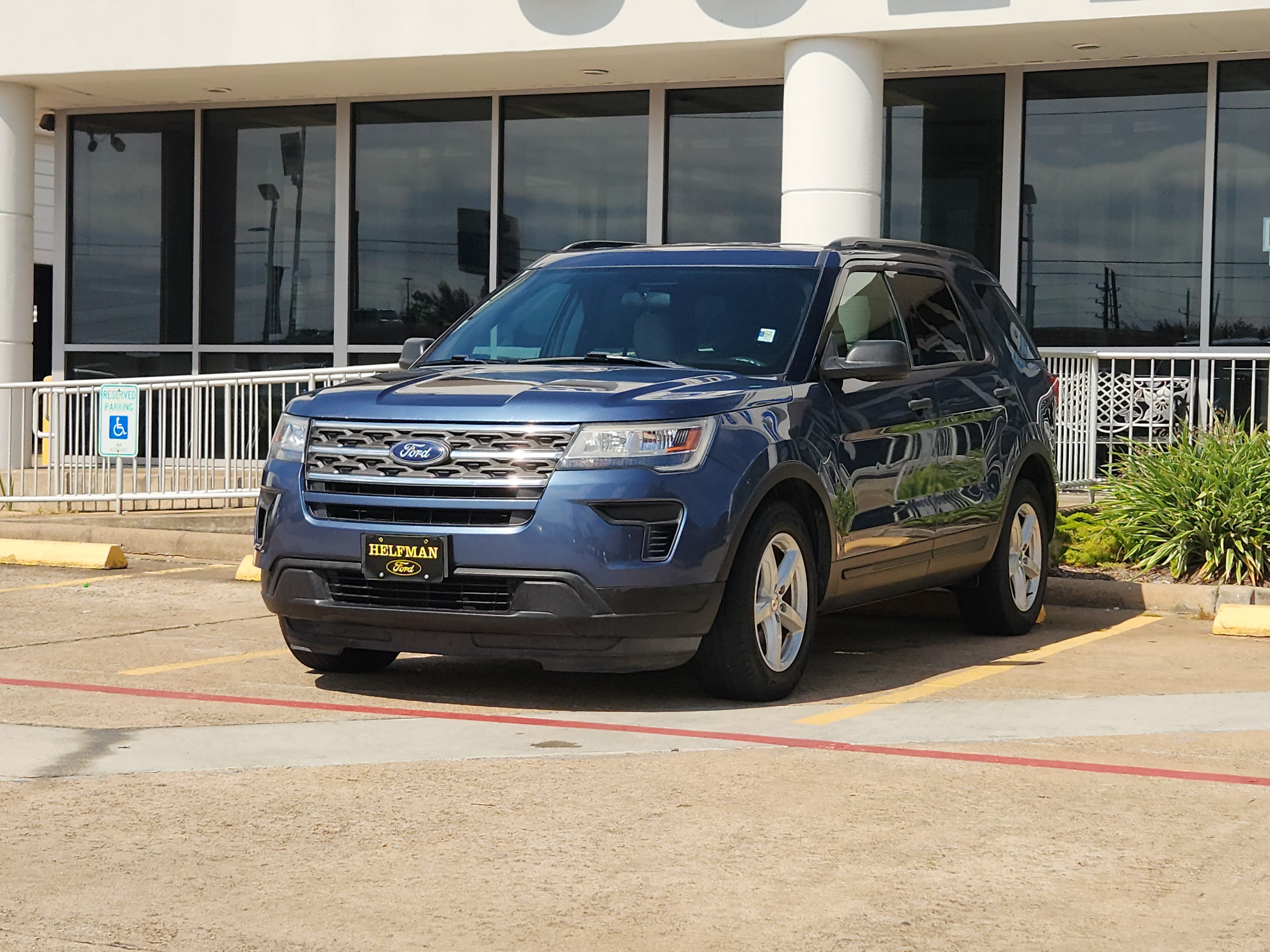 Used 2018 Ford Explorer FWD image 2