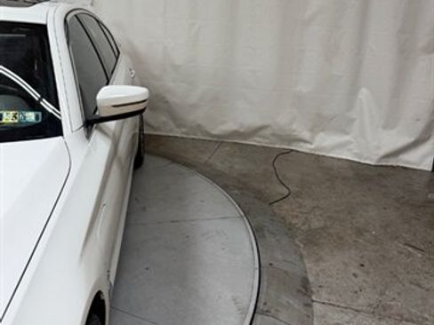 Used 2018 BMW 530e w/ Premium Package 2 RWD image 9