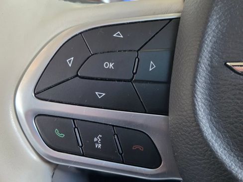 Used 2021 Chrysler Pacifica Limited AWD/4WD image 9