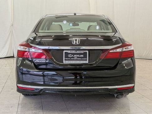 Used 2017 Honda Accord EX-L image 8