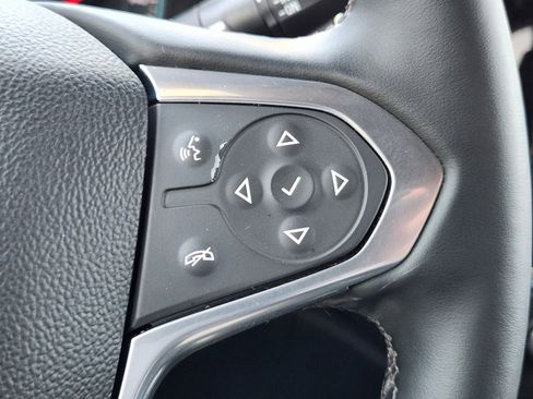 Used 2023 Chevrolet Traverse LT FWD image 23