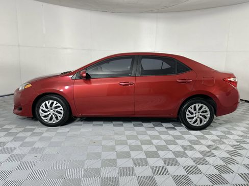 Used 2017 Toyota Corolla LE FWD image 5