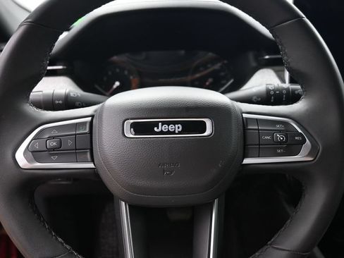 Used 2024 Jeep Compass Latitude AWD/4WD image 17