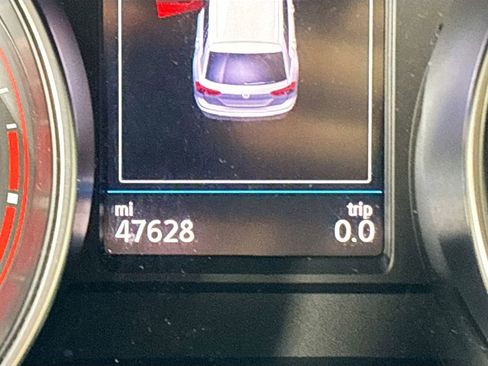 Used 2018 Volkswagen Tiguan SE w/ Panoramic Sunroof Package image 14