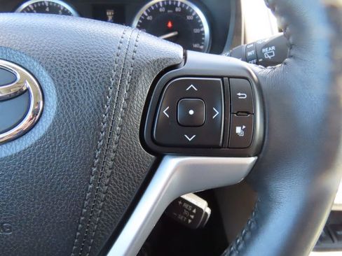 Used 2016 Toyota Highlander Limited image 12