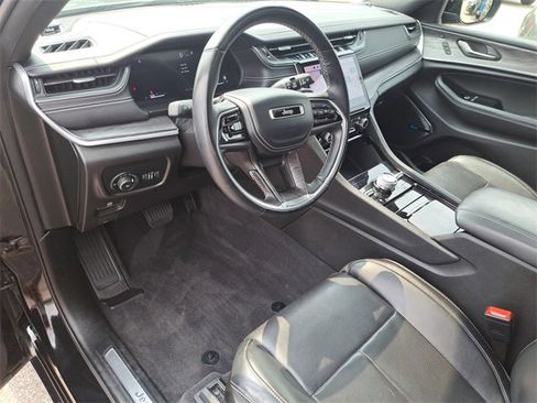 Used 2022 Jeep Grand Cherokee Overland w/ Luxury Tech Group IV image 22