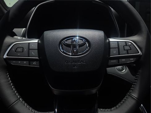 New 2026 Toyota Highlander Platinum AWD/4WD image 25