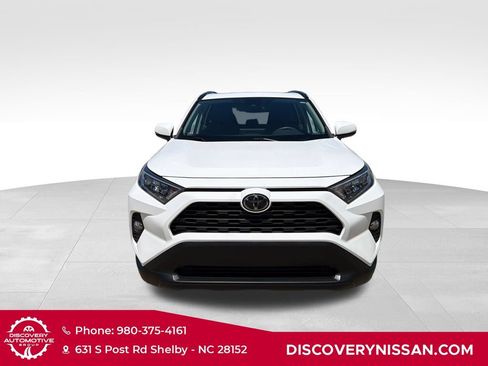 Used 2020 Toyota RAV4 XLE w/ Convenience Package FWD image 5