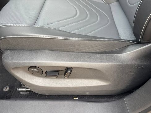 Used 2026 Volkswagen Tiguan SE AWD/4WD image 12
