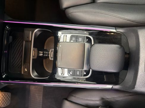 Used 2020 Mercedes-Benz GLB 250 w/ Premium Package image 34