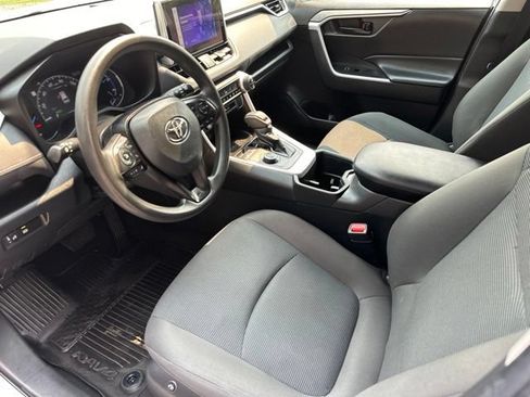 Used 2023 Toyota RAV4 LE AWD/4WD image 17