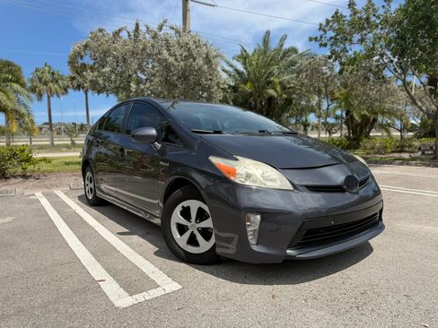 Used 2015 Toyota Prius Two FWD image 1