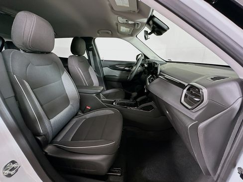 Used 2025 Chevrolet TrailBlazer LT AWD/4WD image 29