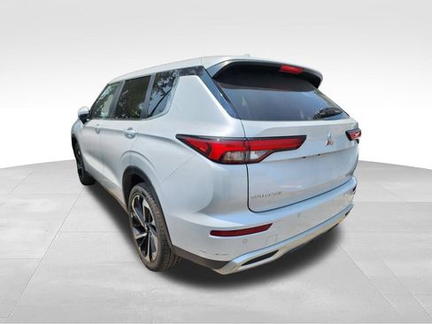 Used 2024 Mitsubishi Outlander SE AWD/4WD image 3