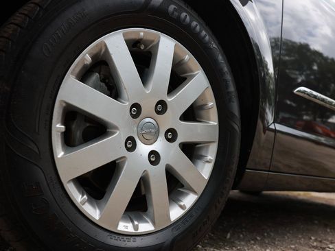 Used 2016 Chrysler Town & Country Touring FWD image 34