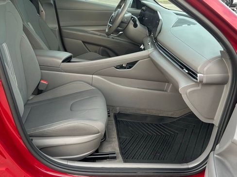 Used 2024 Hyundai Elantra SEL w/ Convenience Package image 21