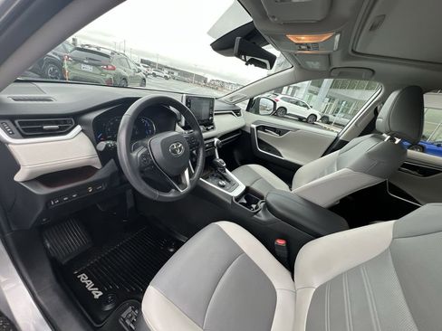 Used 2020 Toyota RAV4 Limited image 10