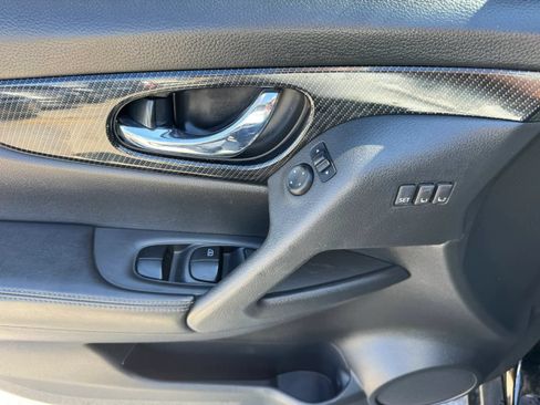 Used 2018 Nissan Rogue SL w/ Premium Package FWD image 17
