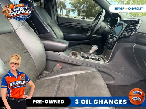 Used 2019 Jeep Grand Cherokee Laredo w/ Laredo X Package image 11