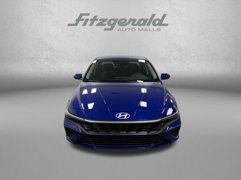 Used 2025 Hyundai Elantra SE w/ Cargo Package FWD image 9