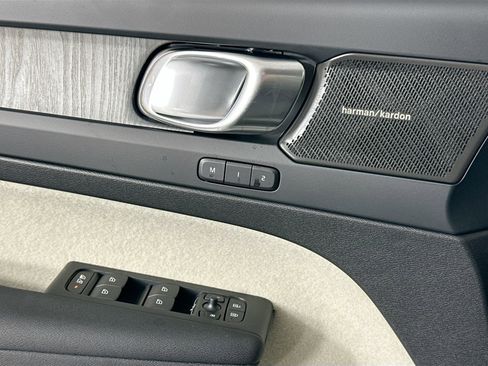 New 2026 Volvo XC40 B5 Ultra w/ Protection Package Premier image 17