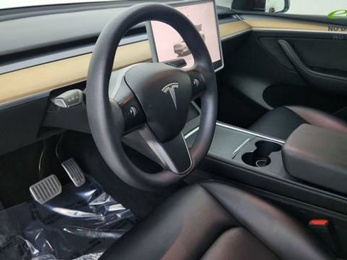 Used 2022 Tesla Model Y Long Range AWD/4WD image 19