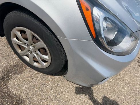 Used 2012 Hyundai Accent GS FWD image 17