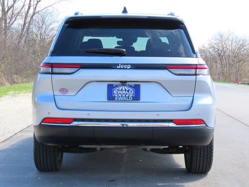 Certified 2024 Jeep Grand Cherokee Laredo X AWD/4WD image 13