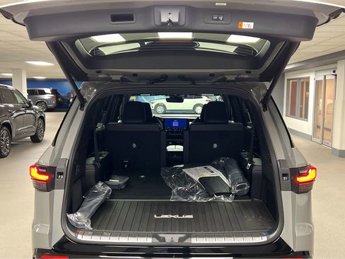 New 2026 Lexus TX 500h AWD image 29