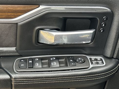 Used 2024 RAM 2500 Laramie AWD/4WD image 15