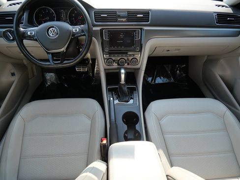 Used 2018 Volkswagen Passat 2.0T R-Line FWD image 14