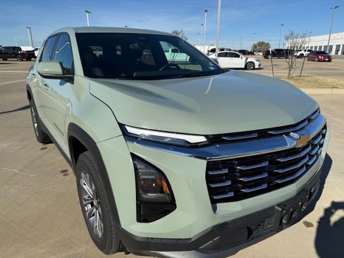 Used 2025 Chevrolet Equinox LT image 11