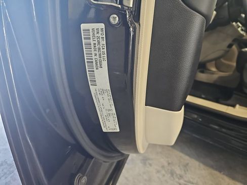 Used 2024 Chrysler Pacifica Touring-L FWD image 36
