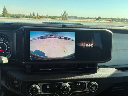 Used 2025 Jeep Wrangler Unlimited Sport AWD/4WD image 23
