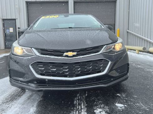 Used 2017 Chevrolet Cruze LT w/ Convenience Package image 3