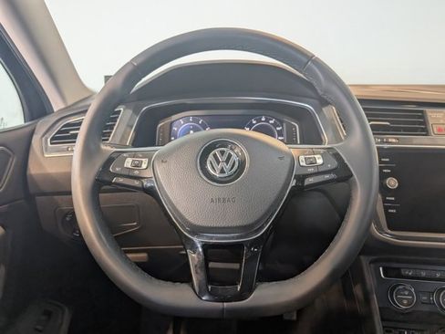 Used 2020 Volkswagen Tiguan SEL image 17