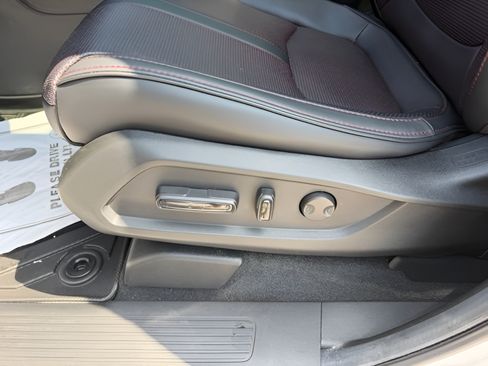 Used 2025 Honda Pilot Black Edition image 25