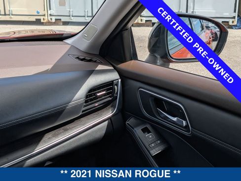 Used 2021 Nissan Rogue Platinum image 18