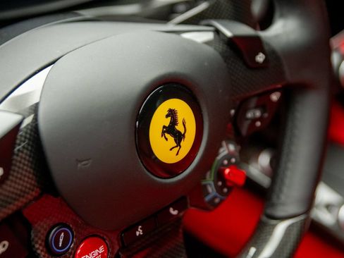 Used 2018 Ferrari GTC4Lusso AWD/4WD image 20
