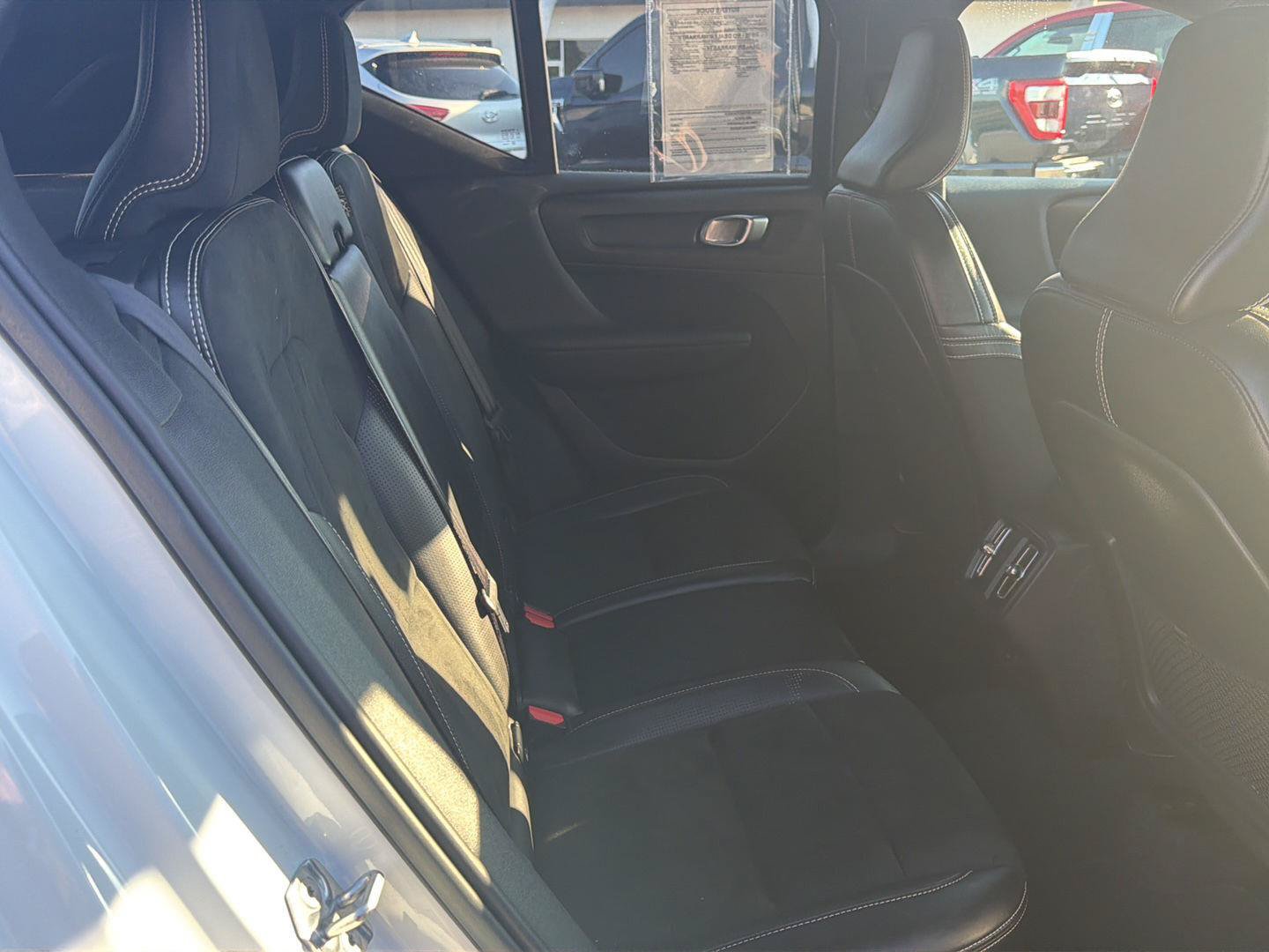Used 2019 Volvo XC40 T4 R-Design FWD image 18