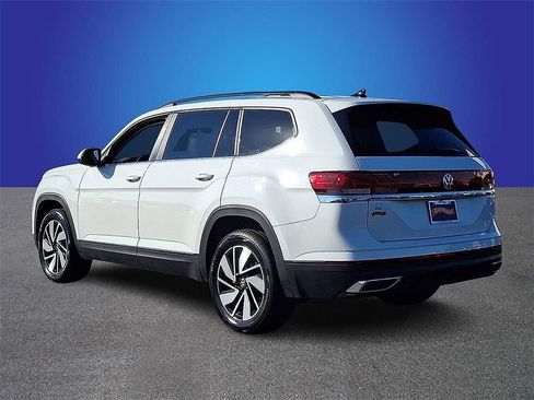 Used 2025 Volkswagen Atlas SE image 6