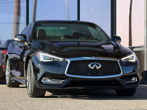 Used 2017 INFINITI Q60 Red Sport 400 image 18