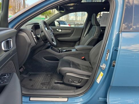 Certified 2024 Volvo XC40 B5 Plus image 4