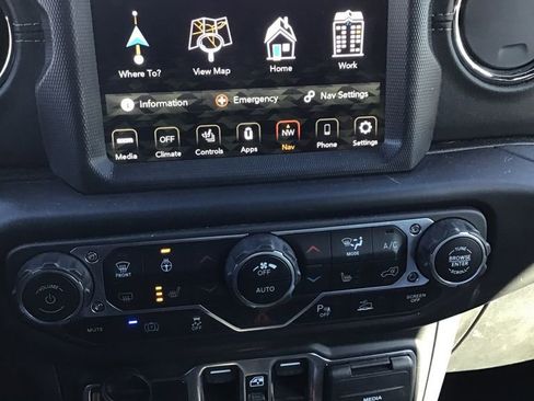 Used 2023 Jeep Wrangler Unlimited Sahara image 7