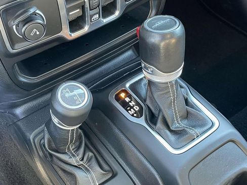 Used 2020 Jeep Gladiator Overland image 30