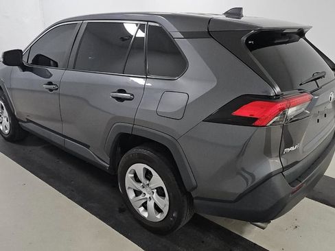 Used 2022 Toyota RAV4 LE AWD/4WD image 4