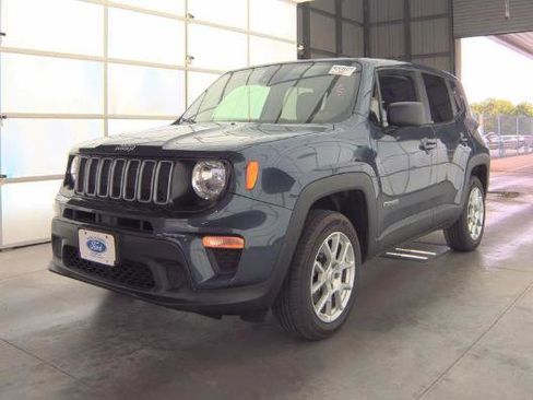 Used 2023 Jeep Renegade Latitude AWD/4WD image 4